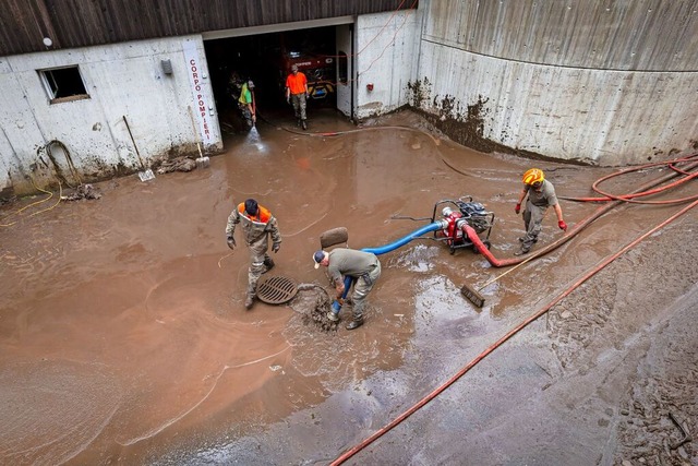 Erneut schwere Unwetter in der Schweiz, hier im Tessin  | Foto: Michael Buholzer (dpa)