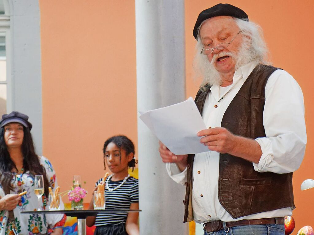 Vernissage am Freitagabend im Brgerhaus Alte Schule: Karl-Heinz Thiel bei seiner Ansprache