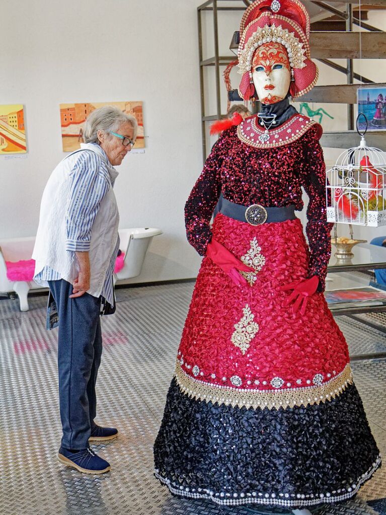 Venezianisches Karnevalkostm in der Ausstellung von Dieter Rottler in seinem Atelier an der Leopoldstrae.