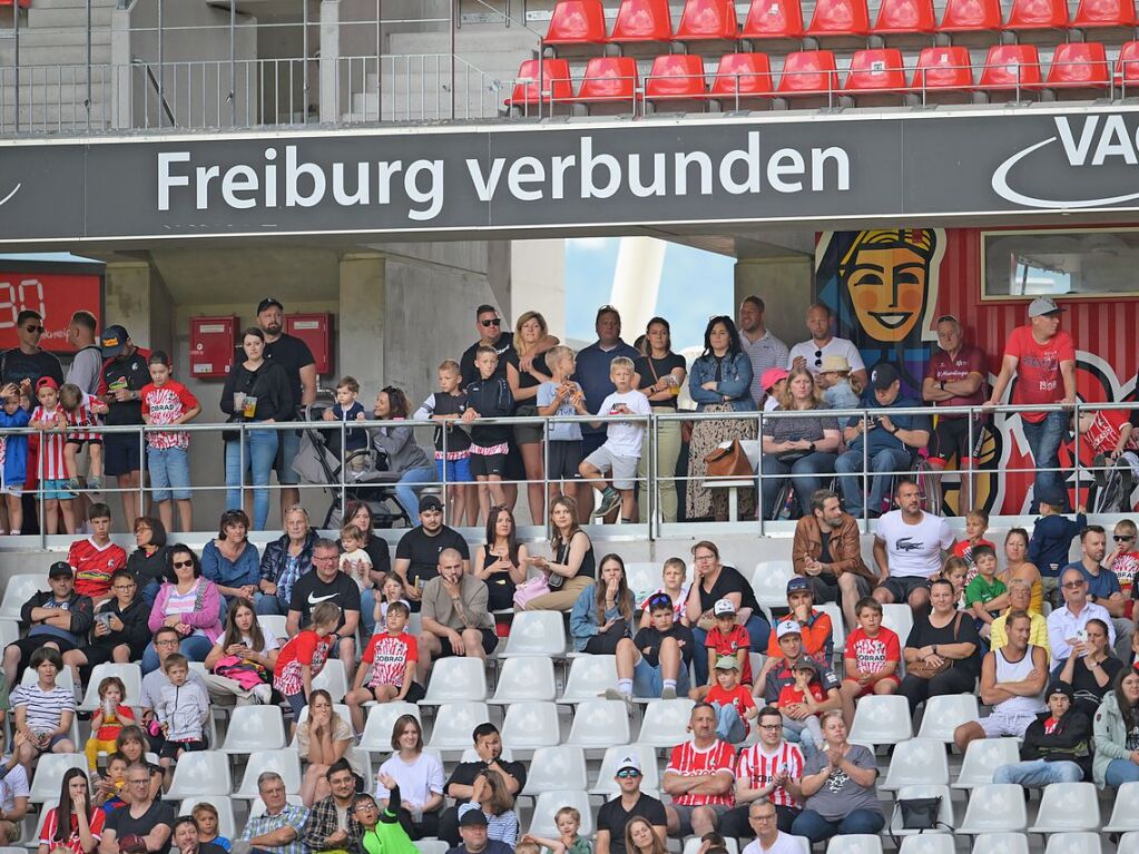 Mit dabei waren auch rund 4000 Fans.