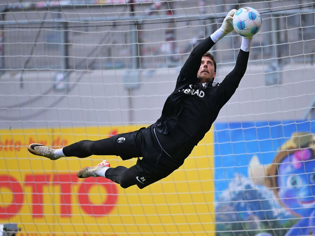 Auch Torwart-Neuzugang Jannik Huth konnte eine schne Flugparade zeigen.