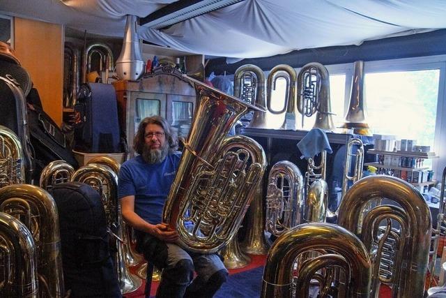 Andreas Klingspor aus Merzhausen baut leidenschaftlich Blasinstrumente – am liebsten die Tuba