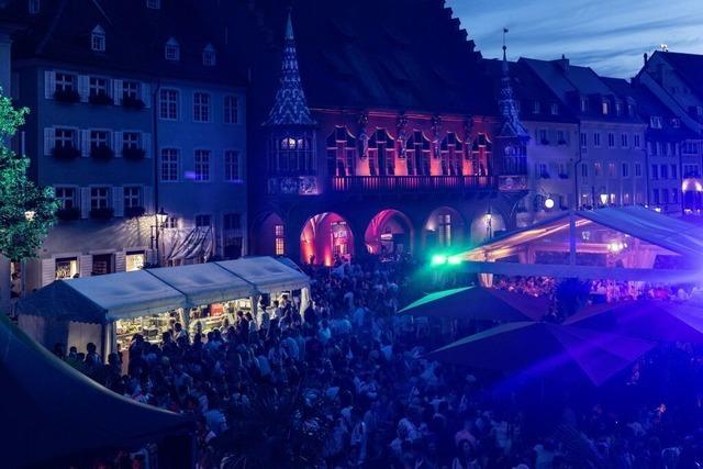 Beim Freiburger Weinfest wurde trotz EM-Niederlage und Regenschauern gefeiert