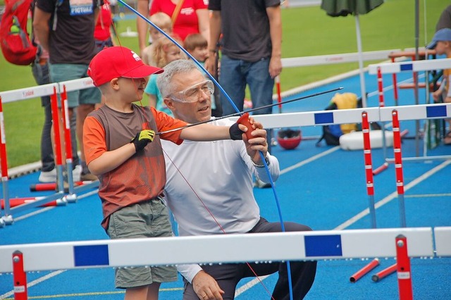 Bei den verschiedenen Spielstationen machten alle Generationen mit.  | Foto: Petra Wunderle