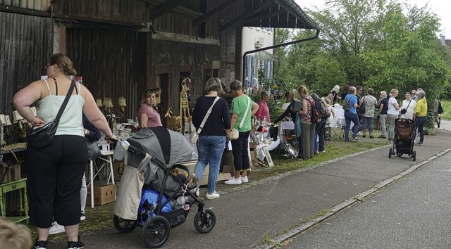 Rund dreiig Haushalte beteiligten sich am Dorfflohmarkt.  | Foto: Annika Leisinger-Brandl