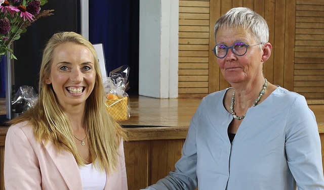 Barbara Kempf (rechts) vom Schulamt Of...Haler in ihrem neuen Amt willkommen.   | Foto: Reiner Beschorner