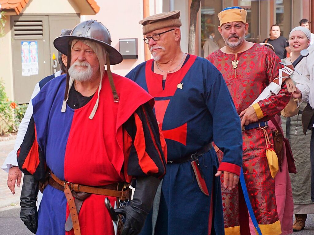 Mit einem Umzug starteten Spielmannszug, Gaukler und Rittersleut am Freitagabend das Stadtfest