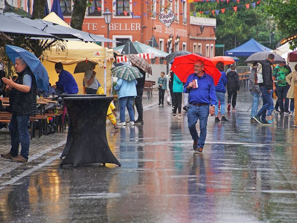 Der Regen bremste den Besuch am Samstag aus, doch einige schreckte das Wetter nicht ab.