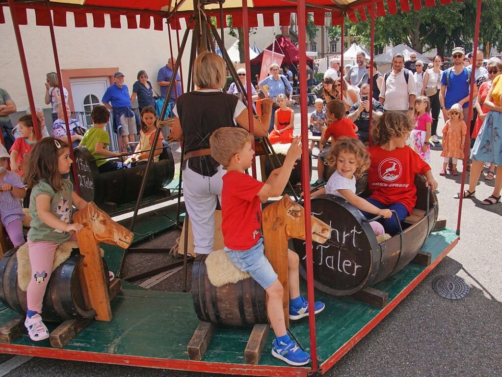 Kinderkarussell im Handbetrieb ber Kurbel und Seilzug