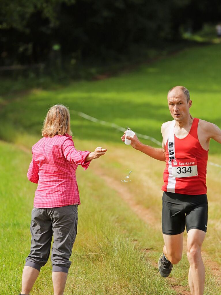 Auch krzere Strecken und ein Bambinilauf waren im Angebot des Sportvereins. Der Start war um 8.45 Uhr am Sportplatz.