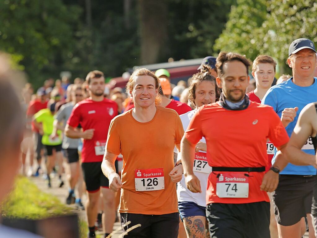 Auch krzere Strecken und ein Bambinilauf waren im Angebot des Sportvereins. Der Start war um 8.45 Uhr am Sportplatz.