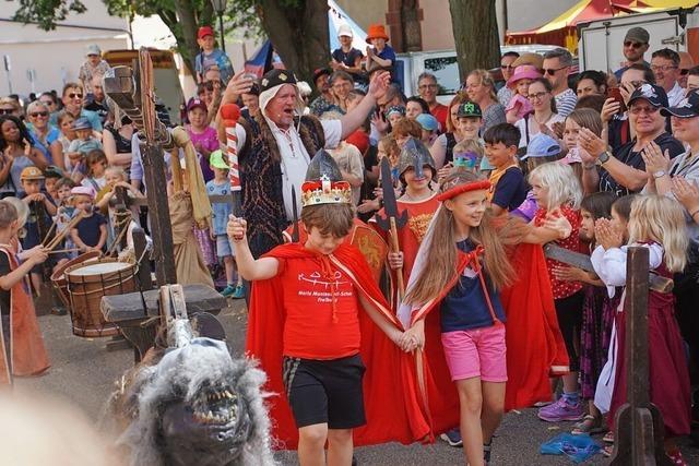 Kenzingen feiert buntes Mittelalterfest im Wechselspiel des Wetters