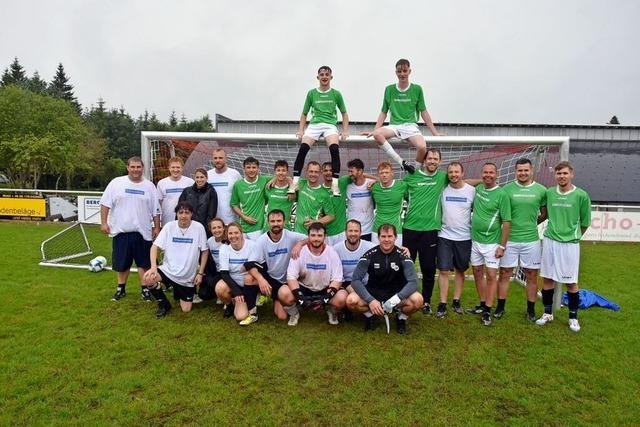 Regnerisches Wetter lsst Fuballteams kalt: Hchenschwand ermittelt den Dorfmeister