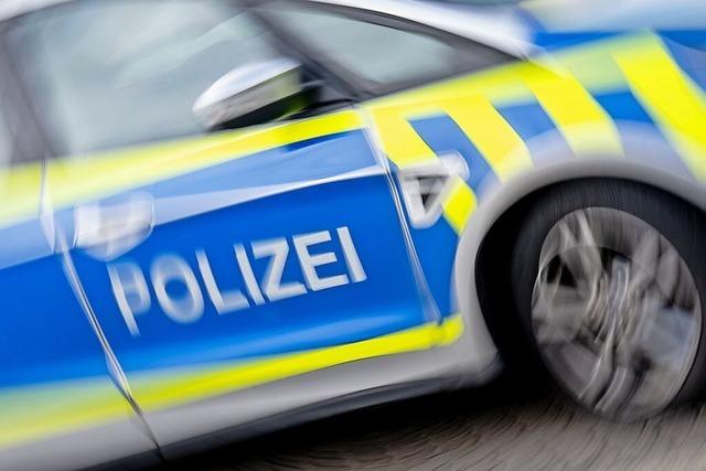 Fahrzeug einer Familie brennt auf B500 aus