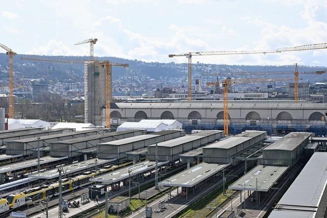 Mann sticht mit Messer im Wartesaal am Stuttgarter Hauptbahnhof zu - zwei Verletzte