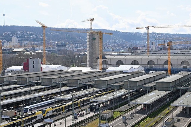 Der Hauptbahnhof in Stuttgart  | Foto: Bernd Weibrod (dpa)