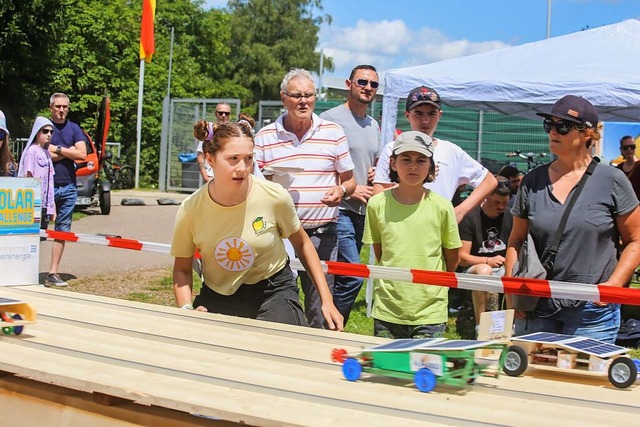 Teams und Zuschauer fieberten bei der Solar Challenge mit.  | Foto: Sandra Decoux