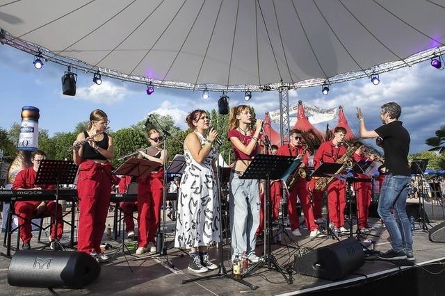 Zwei Bands spielen beim Summer Open Air der GHSE in Emmendingen