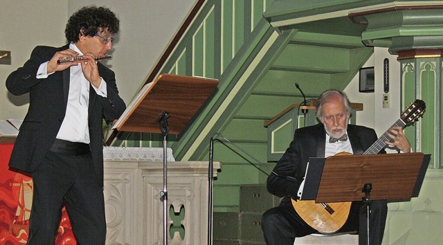 Alfredo Mendieta, Flte, und Luis Orla...rtieren in der Ev. Kirche Kndringen.   | Foto: Hildegard Karig