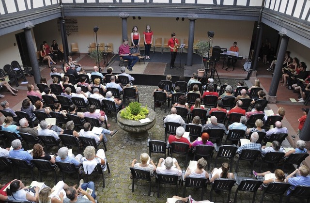 Der Kreuzgang bildet den Rahmen fr &#8222;Literatur und Musik&#8220;  | Foto: Hansjrg Haaser