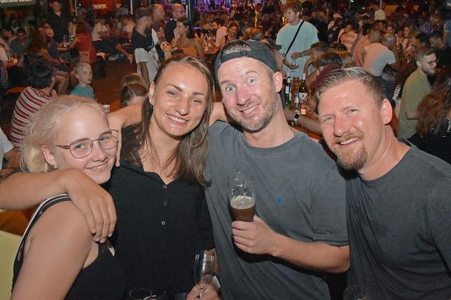 Am Freitagabend sticht Bürgermeister R...eigt Partystimmung beim Dorffest 2022. | Foto: Andrea Steinhart Am Freitagabend sticht Bürgermeister R...eigt Partystimmung beim Dorffest 2022. | Foto: Andrea Steinhart