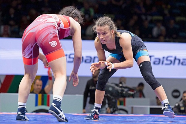 Annika Wendle (rechts) im Mai bei einem Turnier in Istanbul  | Foto: IMAGO/United World Wrestling / Kadir C