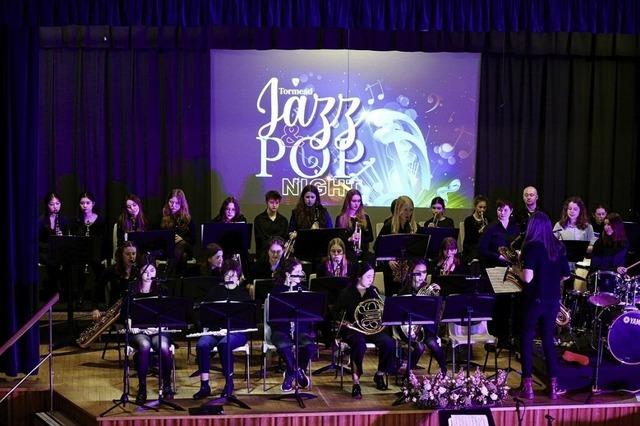 Der Tormead Jazz and Pop Choir macht auf seiner Schwarzwald-Tour Station auf dem Offenburger Marktplatz