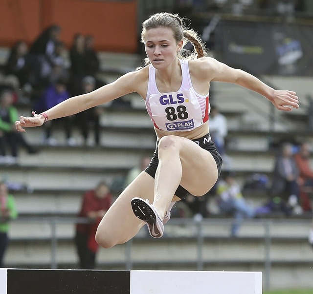 Schnellste ihres Jahrgangs: Emma Rohrb...kingen) bei der DM in Mnchengladbach   | Foto: Ralf Grlitz