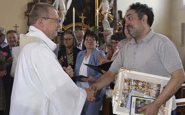 Dekan Stefan Meisert verabschiedete Ch...oziniumsgottesdienstes in Oberhausen.   | Foto: Roland Vitt