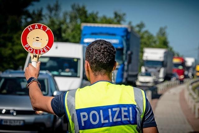 Wie die Bundespolizei whrend der EM an der deutsch-franzsischen Grenze bei Neuenburg kontrolliert