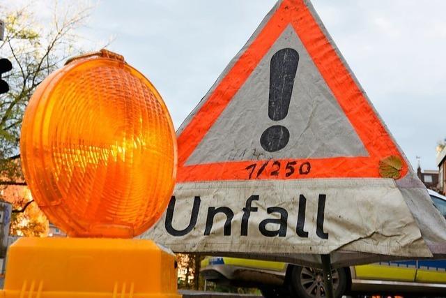 Weier Kastenwagen flchtet nach Unfall bei Staufen