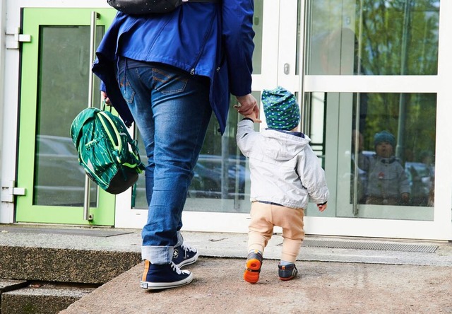 Allein zur Kita und wieder heim? Wer t...nd nderte die Kita-Benutzungsordnung.  | Foto: Annette Riedl (dpa)