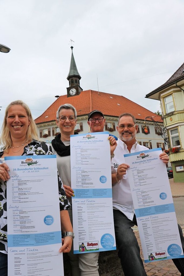 Diana Spielberger, Petra Kaiser, Marti...hlossfestes am letzten Juli-Wochenende  | Foto: Martha Weishaar