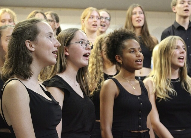 Riss das Publikum mit: der Gospelchor des Scheffelgymnasiums  | Foto: Marianne Bader