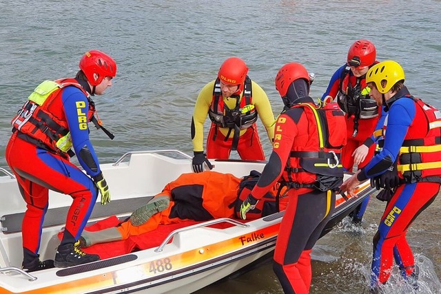 Die DLRG rckt aus, wenn andere Menschen im Wasser in Not geraten.  | Foto: DLRG BReisgau