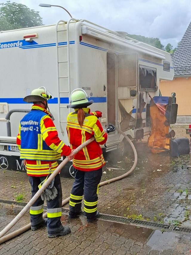 Die Inzlinger Feuerwehr im Einsatz  | Foto: Heinz und Monika Vollmar