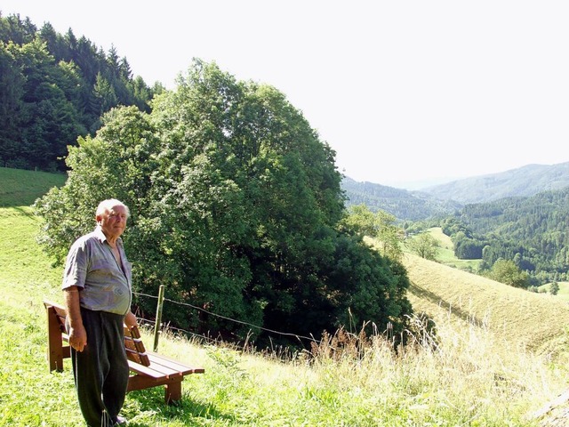 Albert Rther und seine Frau Helene ha...freuen sich an der schnen Aussicht.    | Foto: Silke Hartenstein