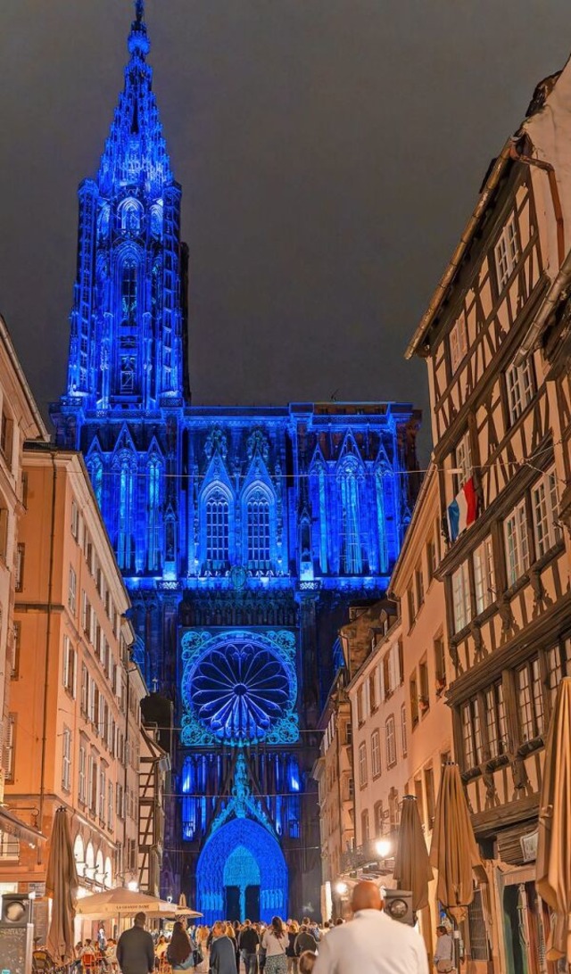 Die Hauptfassade des Mnsters wird der...hr mit, danach bis ein Uhr ohne Musik.  | Foto: teli