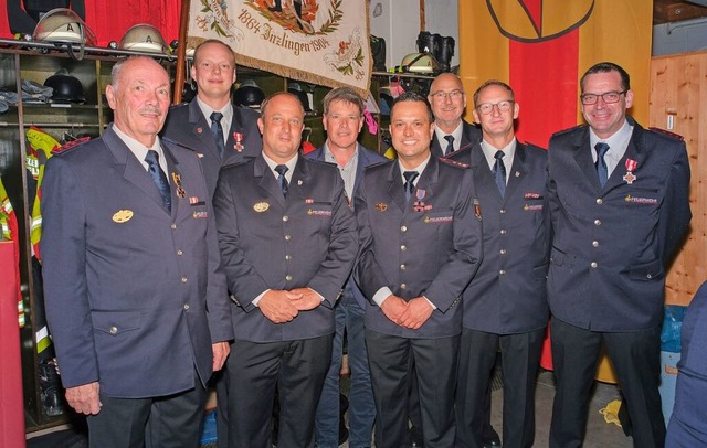 Inzlingens Feuerwehr feiert: Hinten vo...rlin, Markus Jordan und Michael Piram.  | Foto:  Marvin Nicklas