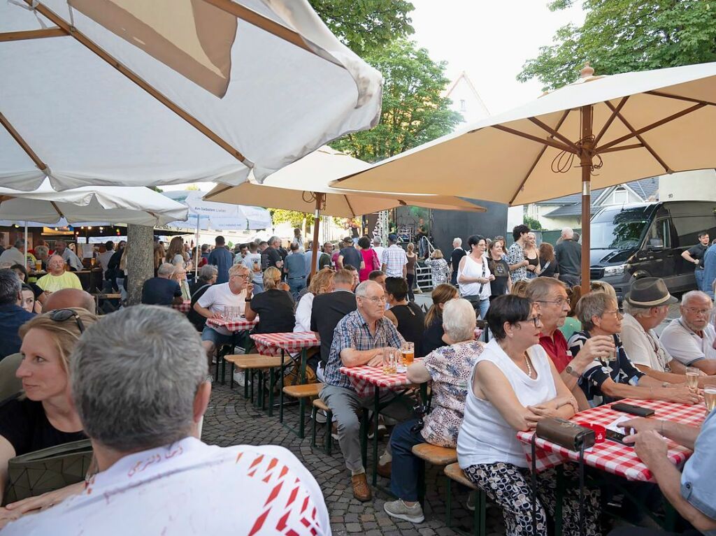 Die veranstaltenden Vereine bieten in der Festmeile eine Vielzahl an Speisen und Getrnken.