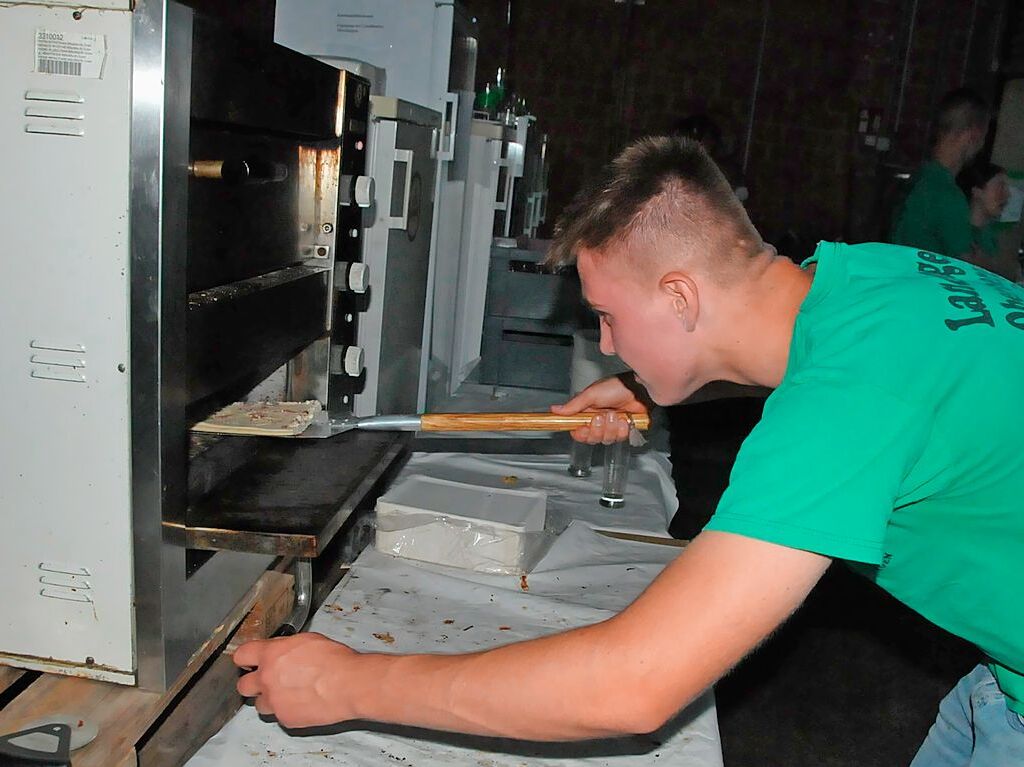 Hunderte Gste kamen zum Jubilumswochenende der Winzergenossenschaft Oberbergen. Der 100. Geburtstag der WG wurde gebhrend gefeiert mit Musik, kulinarischen Kstlichkeiten inklusive Weinprobe und einem Partyabend.