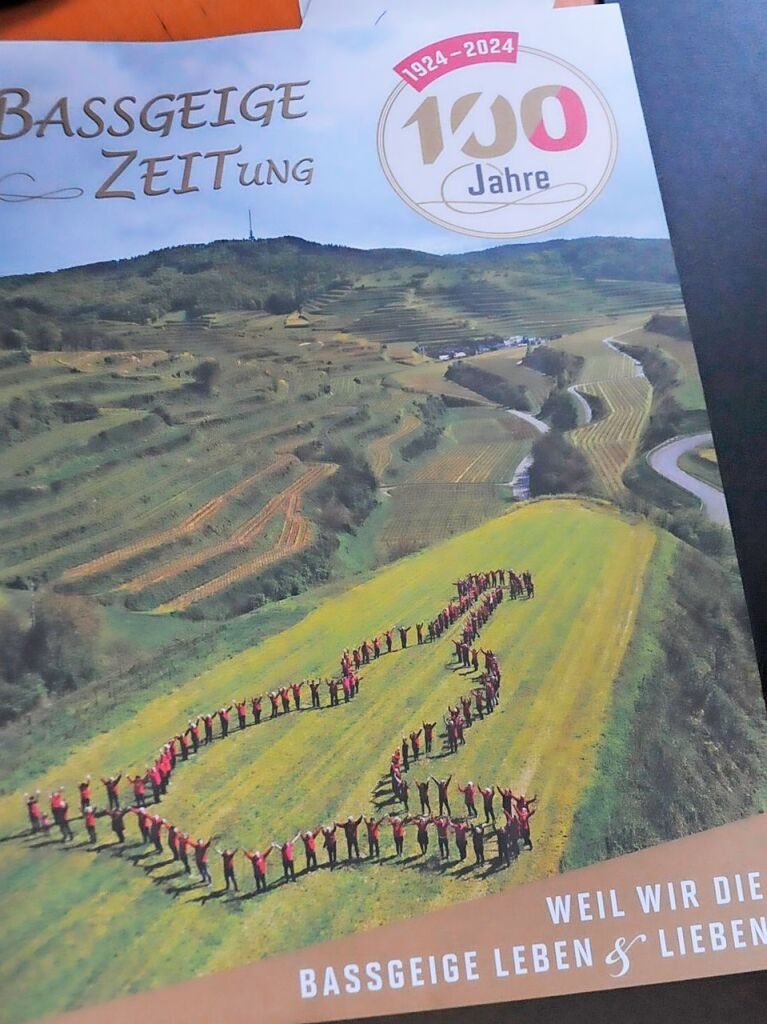 Hunderte Gste kamen zum Jubilumswochenende der Winzergenossenschaft Oberbergen. Der 100. Geburtstag der WG wurde gebhrend gefeiert mit Musik, kulinarischen Kstlichkeiten inklusive Weinprobe und einem Partyabend.