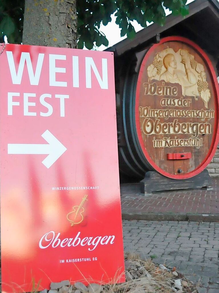 Hunderte Gste kamen zum Jubilumswochenende der Winzergenossenschaft Oberbergen. Der 100. Geburtstag der WG wurde gebhrend gefeiert mit Musik, kulinarischen Kstlichkeiten inklusive Weinprobe und einem Partyabend.