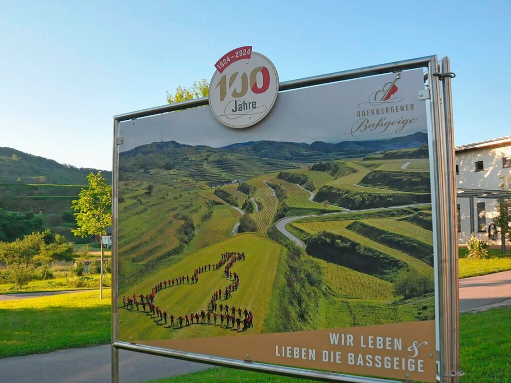 Hunderte Gste kamen zum Jubilumswochenende der Winzergenossenschaft Oberbergen. Der 100. Geburtstag der WG wurde gebhrend gefeiert mit Musik, kulinarischen Kstlichkeiten inklusive Weinprobe und einem Partyabend.