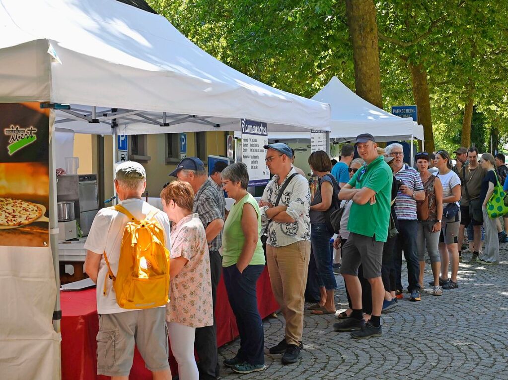 Viel zu sehen gab es beim Kunsthandwerkermarkt auf dem Staufener Schladererplatz.