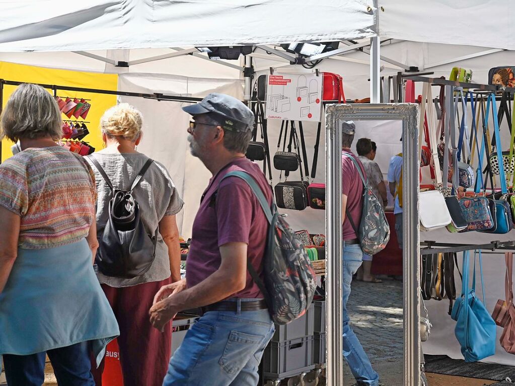 Viel zu sehen gab es beim Kunsthandwerkermarkt auf dem Staufener Schladererplatz.