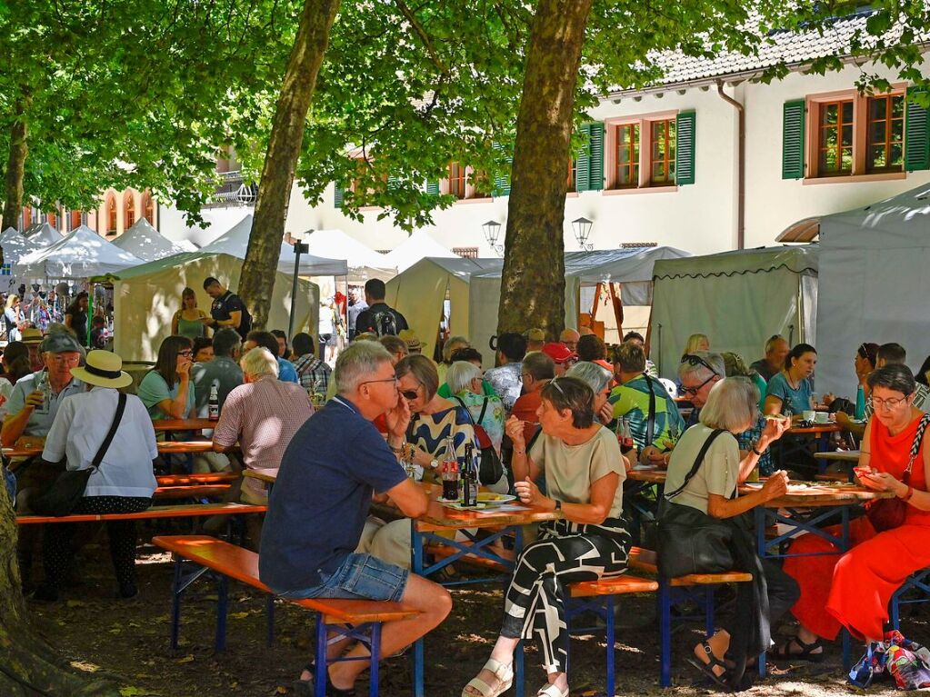 Viel zu sehen gab es beim Kunsthandwerkermarkt auf dem Staufener Schladererplatz.