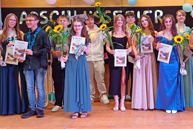 Zeugnisse, Preise und ein groes Fest an der Laufenburger Hans-Thoma-Schule