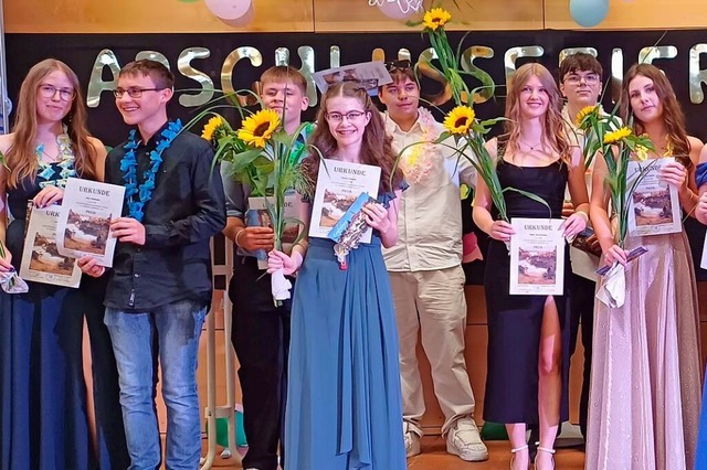 Bei der Schulentlassfeier erhielten f...hule und Realschule einen Sonderpreis.  | Foto: Reinhard Herbrig