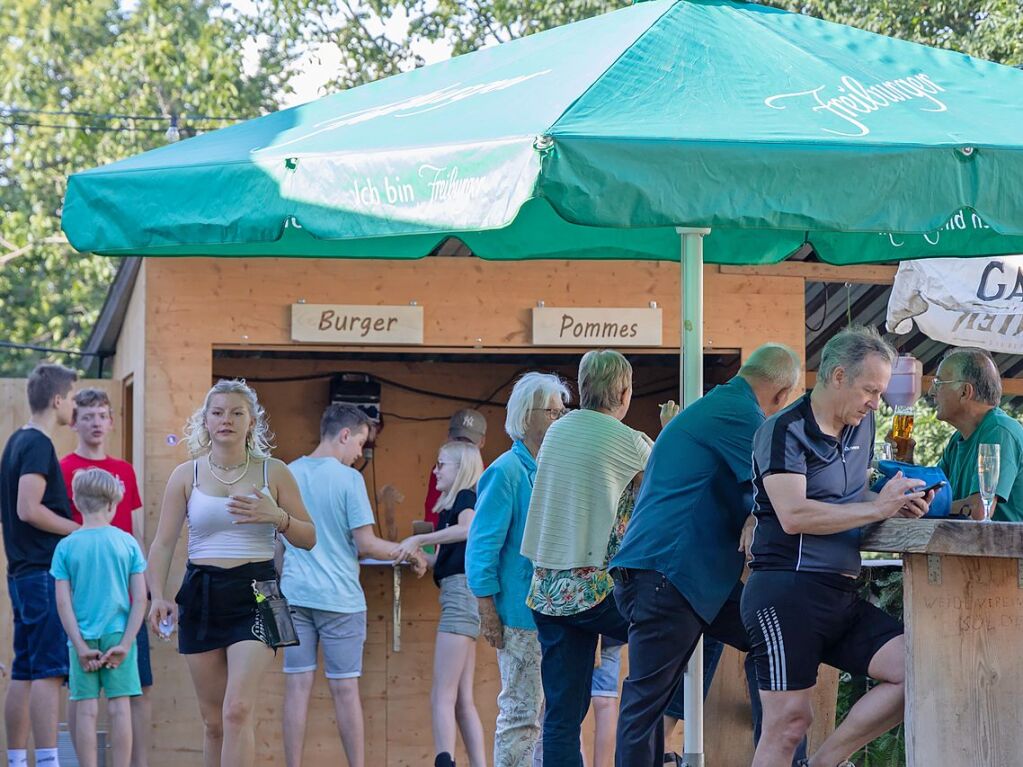 Rund um die Saalenberghalle in Slden wird gefeiert.